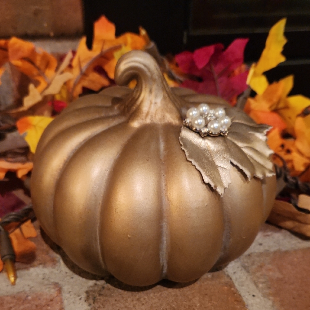 Elegant Gold Pumpkin Decor